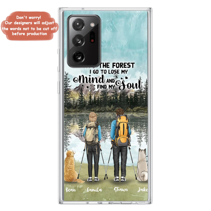 Custom Personalized Hiking Couple With Dogs Phone Case - Couple With Upto 2 Pets - Case For iPhone and Samsung - Q67GXN