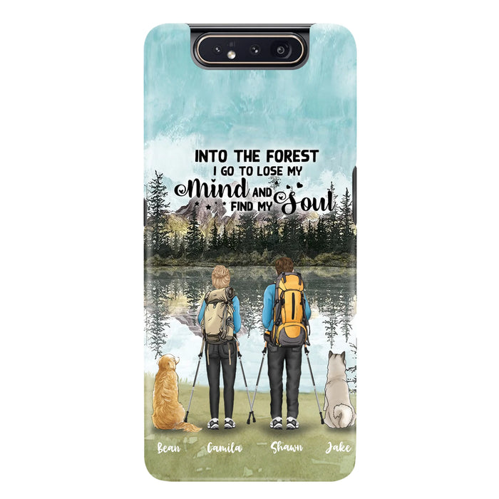 Custom Personalized Hiking Couple With Dogs Phone Case - Couple With Upto 2 Pets - Case For iPhone and Samsung - Q67GXN